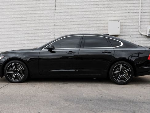 Used 2017 Volvo S90 T6 Momentum w/ Vision Package image 11