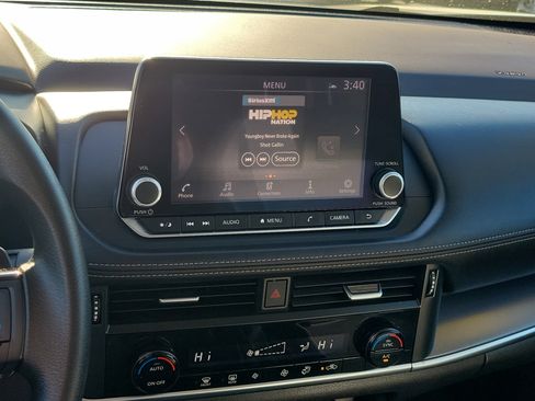 Used 2023 Nissan Rogue SV image 21