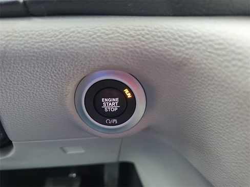 Used 2022 Chrysler Pacifica Touring-L w/ Uconnect Theater Family Group image 28