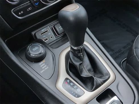 Used 2018 Jeep Cherokee Limited w/ Trailer Tow Group image 31