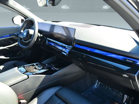 Used 2024 BMW i5 eDrive40i w/ Premium Package image 20