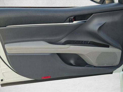 Used 2022 Toyota Camry LE FWD image 8