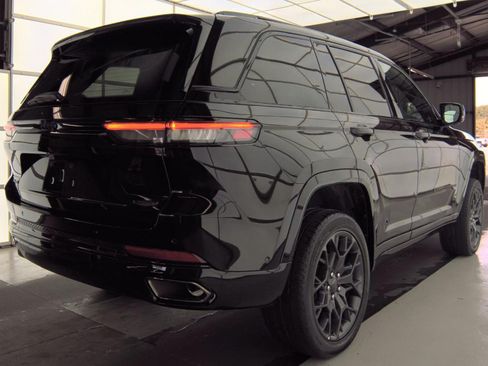 Used 2025 Jeep Grand Cherokee Summit w/ Obsidian Package AWD/4WD image 3