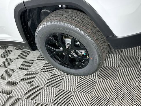 New 2026 Jeep Grand Cherokee Altitude AWD/4WD image 38