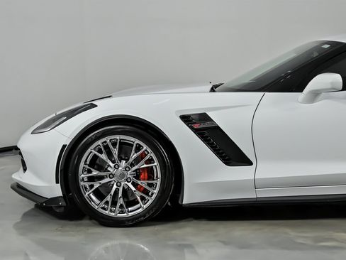 Used 2016 Chevrolet Corvette Z06 w/ 3LZ Preferred Equipment Group RWD image 7