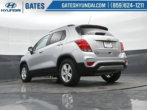 Used 2022 Chevrolet Trax LT w/ LT Convenience Package image 38