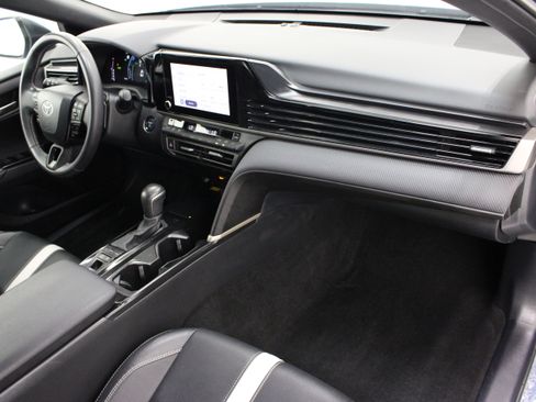 Used 2025 Toyota Camry SE w/ Convenience Package FWD image 33