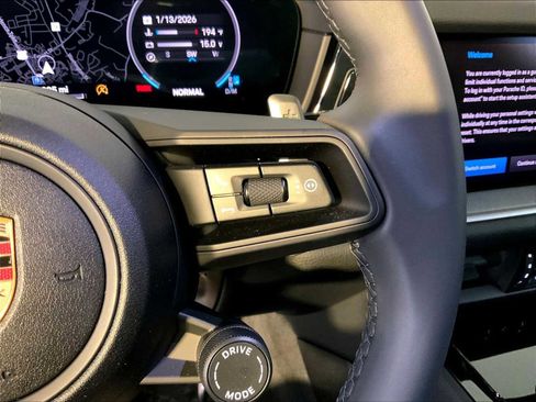 Certified 2025 Porsche Cayenne image 28