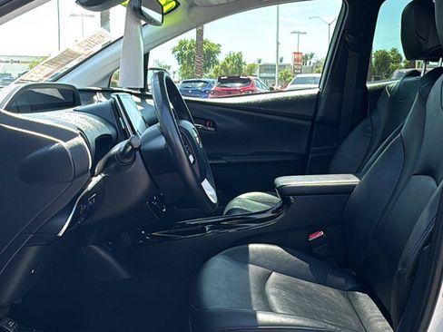 Used 2018 Toyota Prius Four w/ Advanced Technology Package FWD image 26