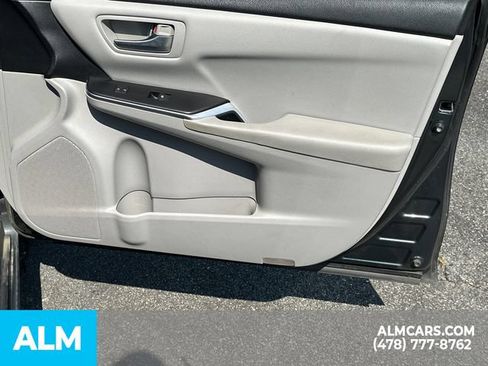Used 2017 Toyota Camry LE FWD image 16