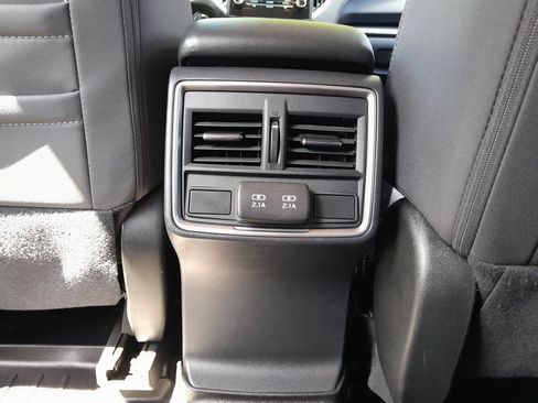 Used 2023 Subaru Forester Premium AWD/4WD image 31