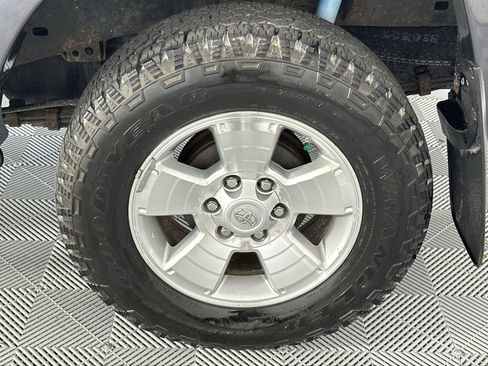 Used 2012 Toyota Tacoma 4x4 Access Cab V6 w/ TRD Sport Pkg image 10