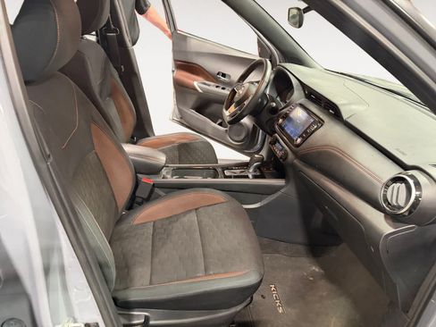Used 2023 Nissan Kicks SR FWD image 16