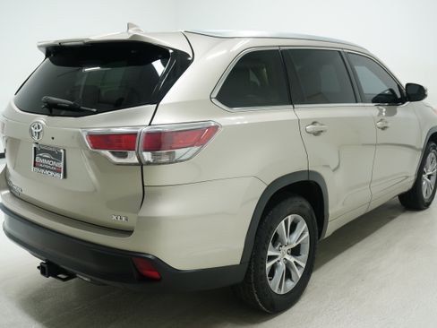 Used 2014 Toyota Highlander XLE FWD image 4
