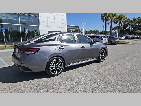 Used 2025 Nissan Sentra SR w/ SR Premium Package FWD image 34