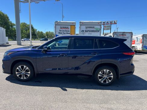Used 2023 Toyota Highlander XLE AWD/4WD image 4