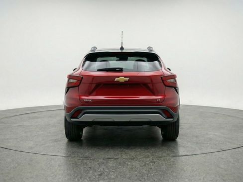 Used 2025 Chevrolet Trax LT FWD image 7