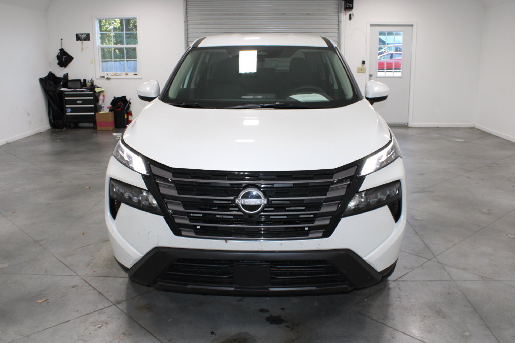 Used 2026 Nissan Rogue SV w/ Cold Weather Package FWD image 3