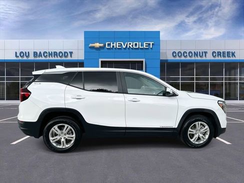 Used 2024 GMC Terrain SLE AWD/4WD image 9