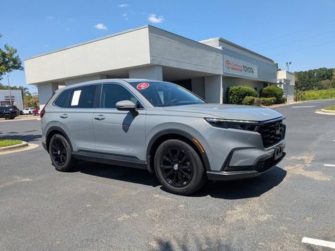 Used 2025 Honda CR-V EX image 2