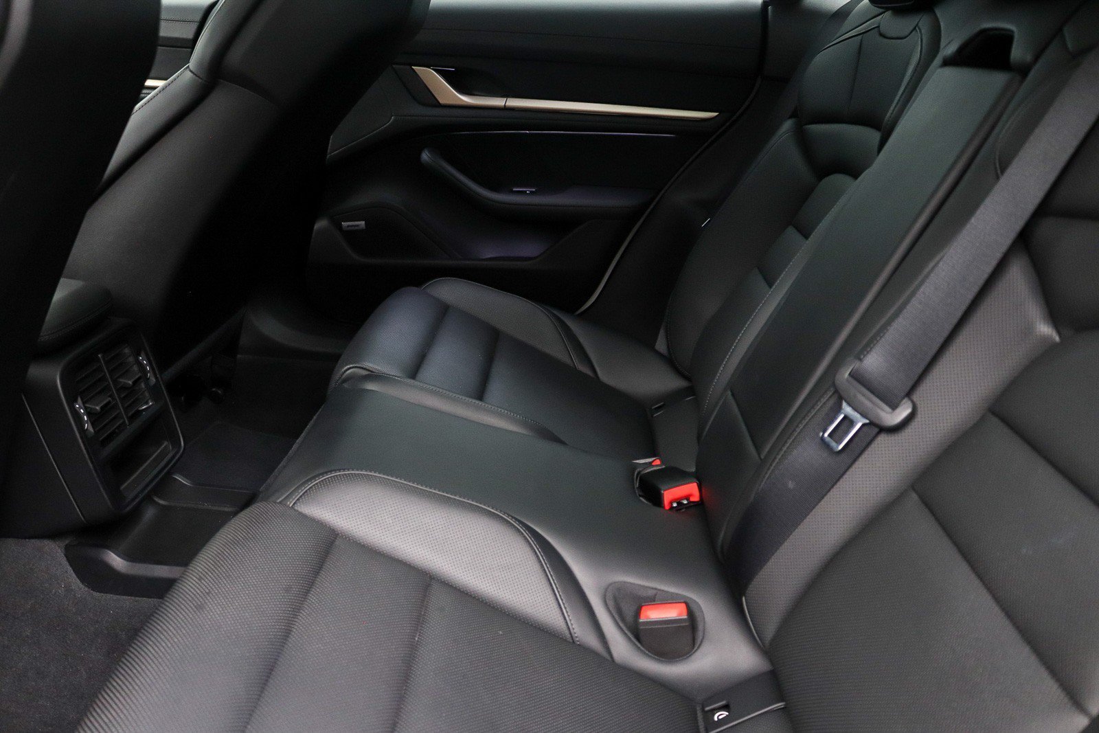 Used 2022 Porsche Taycan RWD image 22