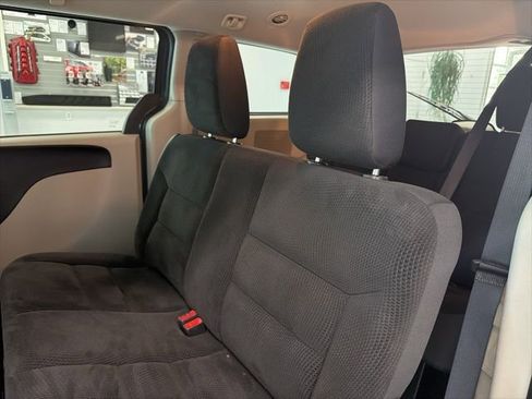 Used 2018 Dodge Grand Caravan SE FWD image 21