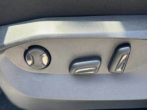 New 2025 Volkswagen Taos SE image 16