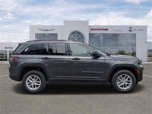 Certified 2025 Jeep Grand Cherokee Laredo X AWD/4WD image 2