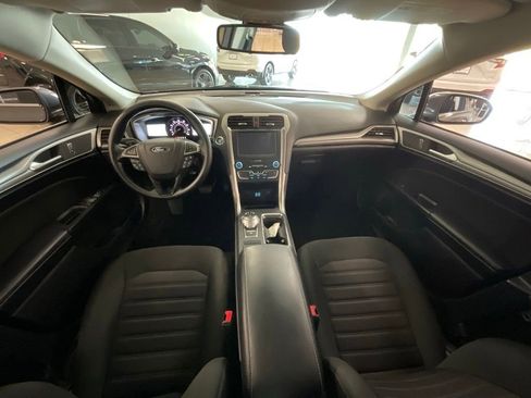 Used 2019 Ford Fusion SE FWD image 8