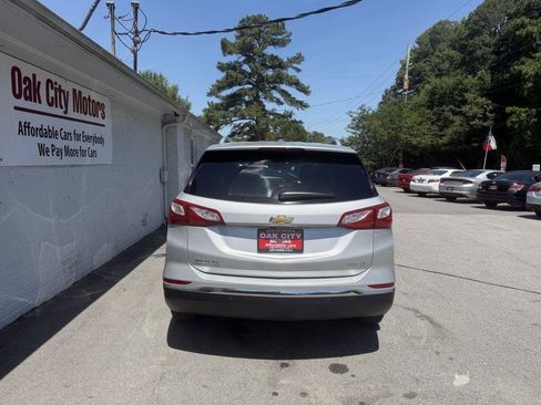 Used 2018 Chevrolet Equinox LT w/ Sun & Infotainment Package AWD/4WD image 4