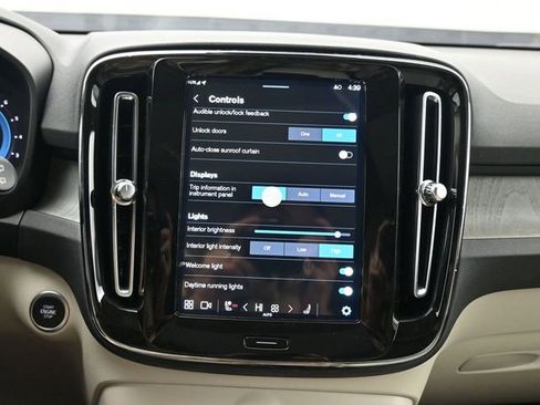 Used 2024 Volvo XC40 B5 Plus w/ Protection Package Premier image 18