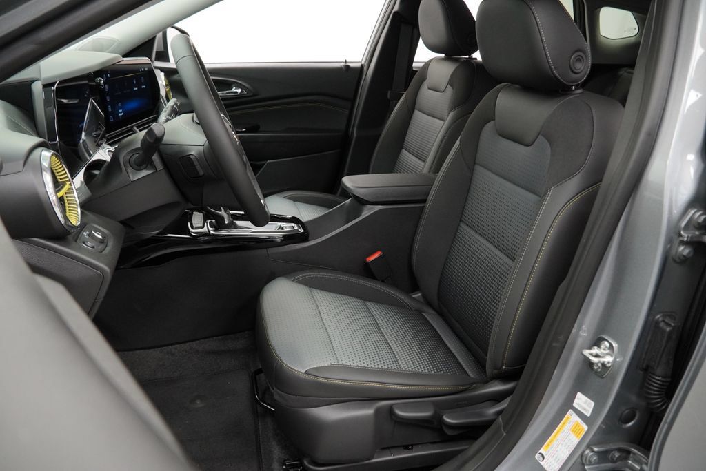 New 2026 Chevrolet Trax LT w/ Driver Confidence Package FWD image 7