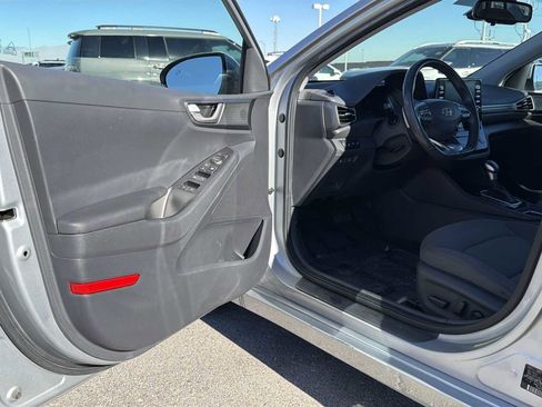 Certified 2022 Hyundai Ioniq SE image 16