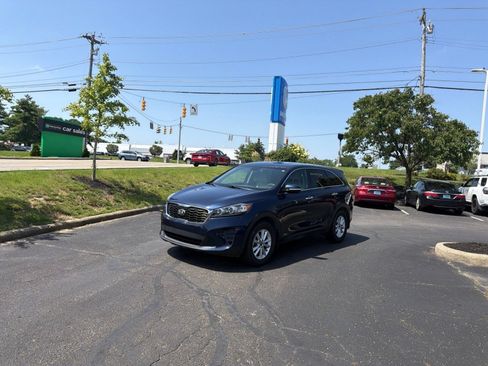 Used 2019 Kia Sorento AWD V6 image 4