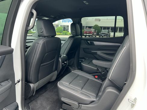Used 2026 Buick Enclave Sport Touring AWD/4WD image 10