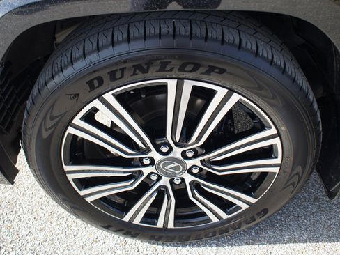 Used 2025 Lexus LX 700h Luxury image 27