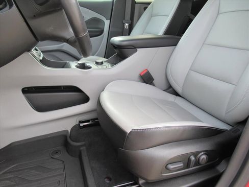 Used 2022 GMC Terrain SLT w/ Infotainment Package II FWD image 16