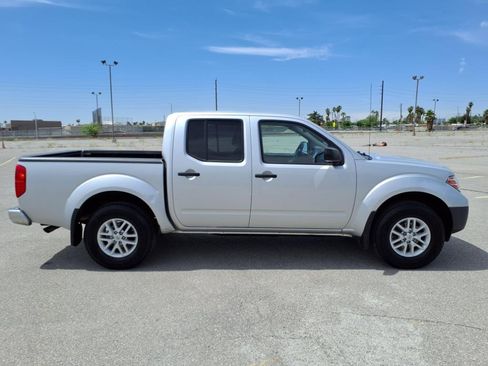 Used 2019 Nissan Frontier SV image 4
