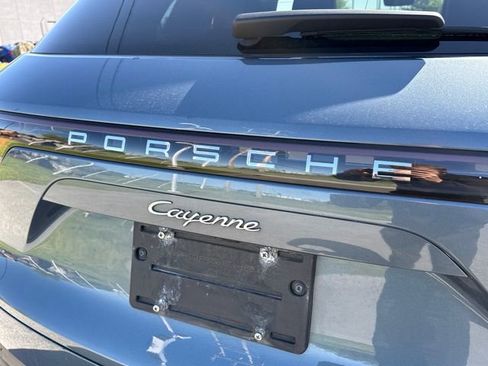 Used 2019 Porsche Cayenne AWD/4WD image 14