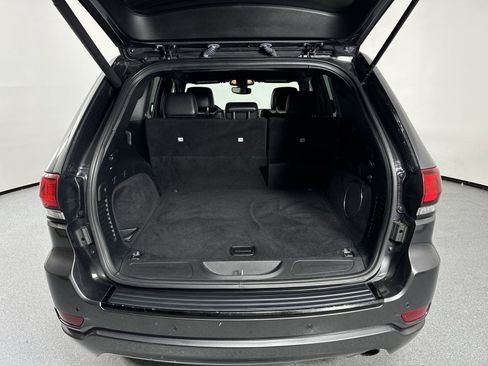 Used 2017 Jeep Grand Cherokee Altitude image 33