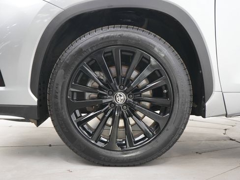 Used 2025 Toyota Highlander XSE AWD/4WD image 34