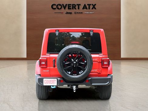 Used 2024 Jeep Wrangler Unlimited Sahara AWD/4WD image 4