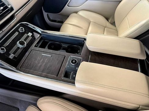 Used 2024 Lincoln Navigator Premiere image 11