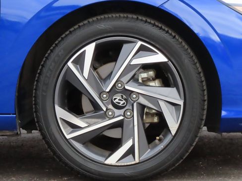 Used 2025 Hyundai Elantra SEL image 15