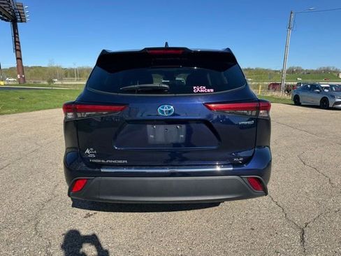 Used 2022 Toyota Highlander XLE AWD/4WD image 15