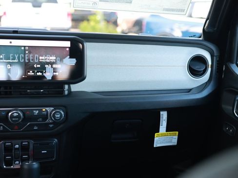 New 2026 Jeep Gladiator Sport image 25