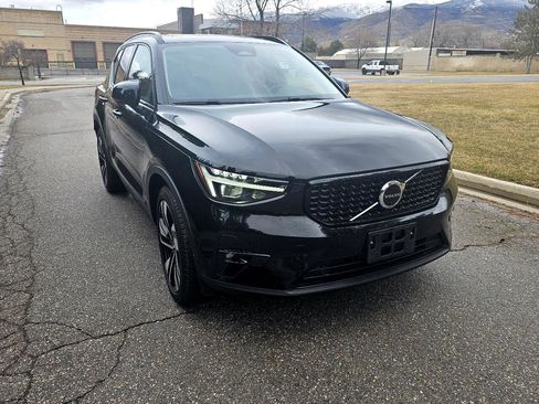Used 2023 Volvo XC40 B5 Ultimate w/ Climate Package image 9