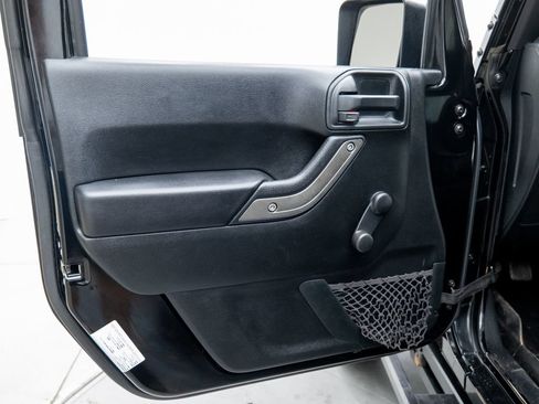 Used 2018 Jeep Wrangler Sport AWD/4WD image 32