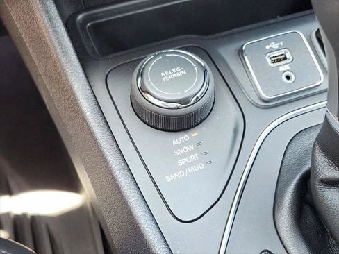 Certified 2021 Jeep Cherokee High Altitude AWD/4WD image 27