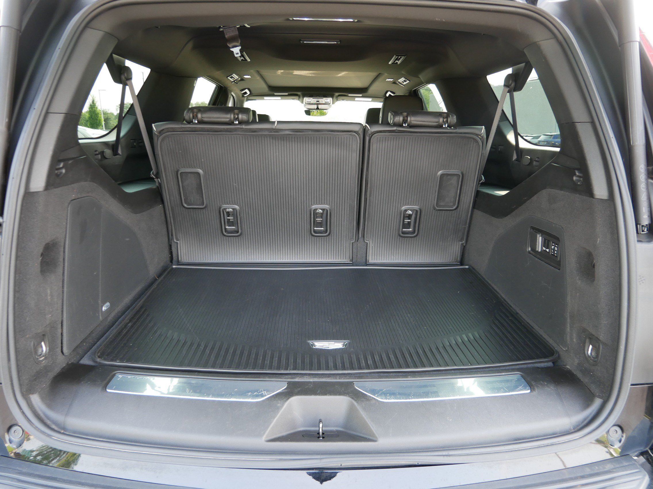 Used 2023 Cadillac Escalade ESV Premium Luxury w/ LPO, Radiant Package AWD/4WD image 18